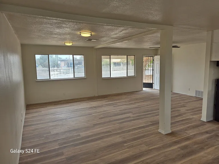 701 Poplar St — Photo 11