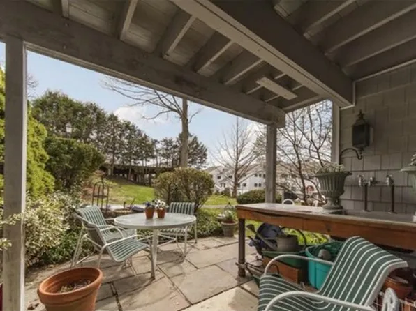 13 Rowayton Woods Dr, Norwalk, CT 06854