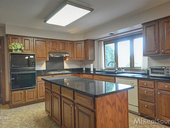 5th image of 2132 Regency Hills Dr