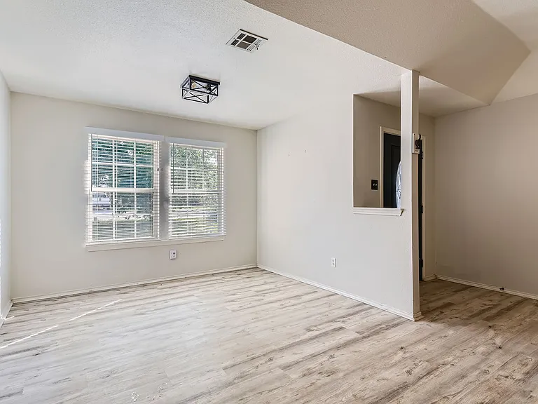 134 Bellair Dr — Photo 7