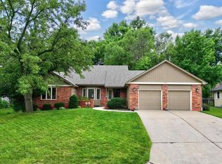 2536 NW Bent Tree Cir, Lees Summit, MO 64081
