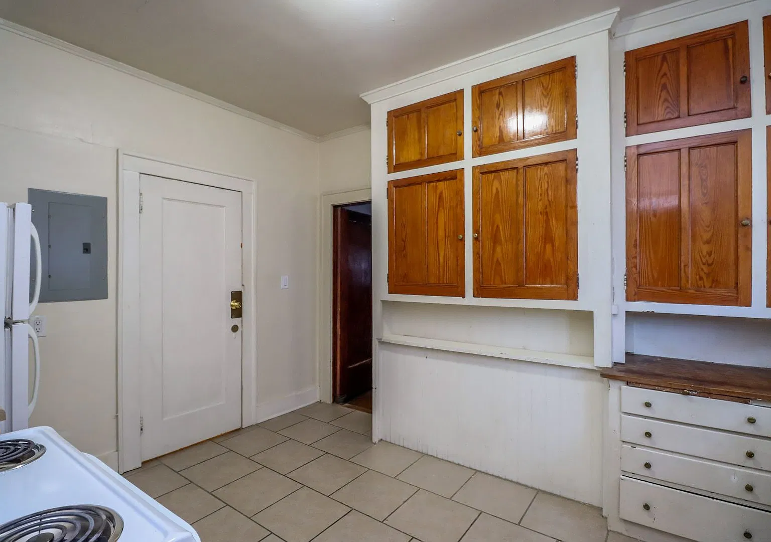 1111 E Walnut — Photo 3