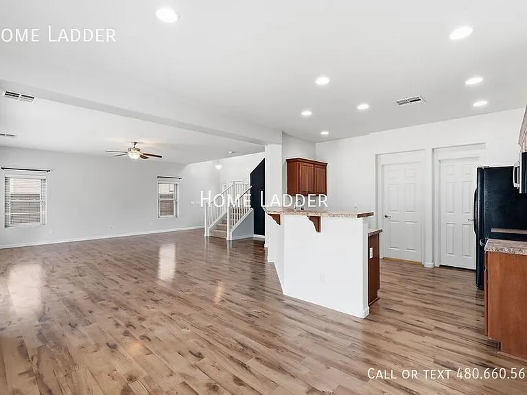 18428 N Jameson Dr — Photo 8
