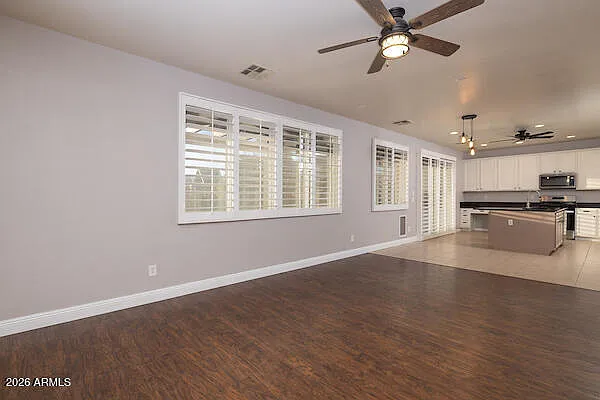 18469 W Sunnyslope Ln — Photo 6