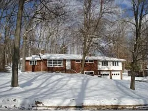 16 Sunnyside Dr photo 1