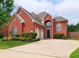 9401 Lake Ct, Irving, TX 75063