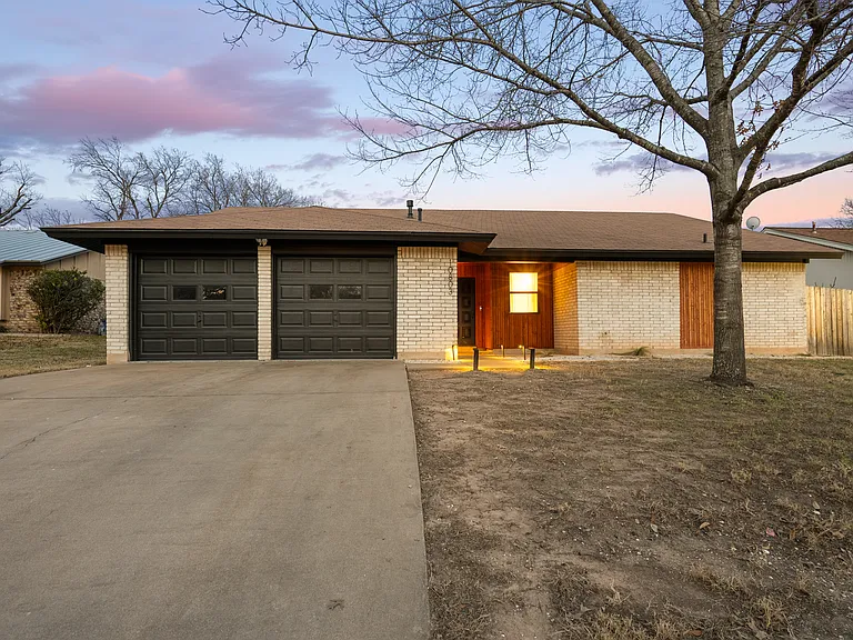 10803 Burnwood Dr — Photo 41