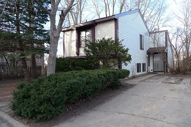 1st image of 30W160 Linden Sq