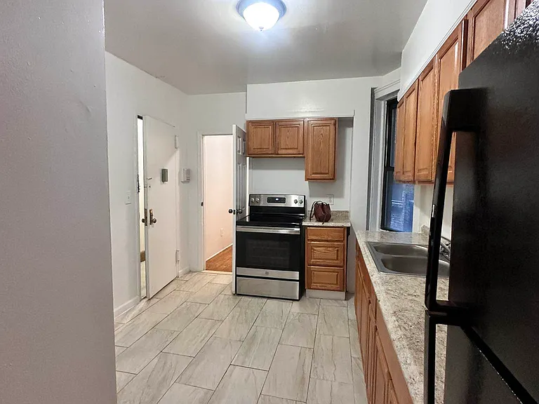 435 W 43rd St #2R — Photo 2
