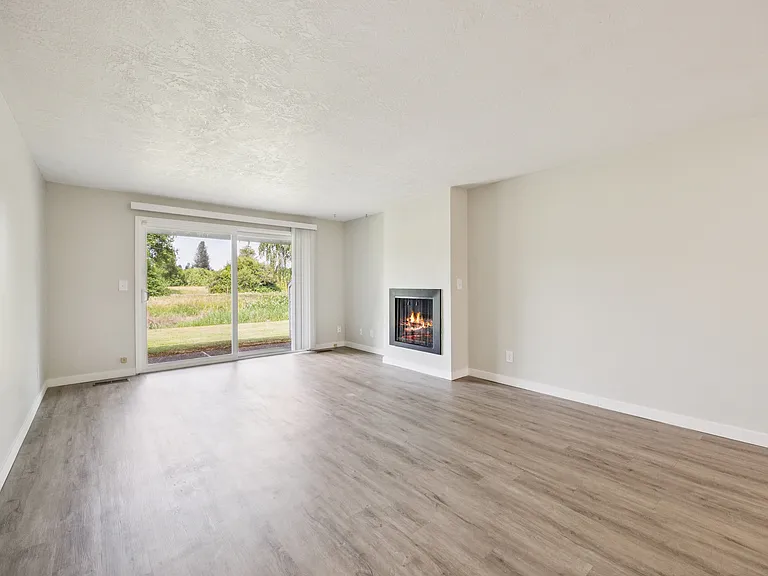 Village At Creekside Townhomes — Photo 17