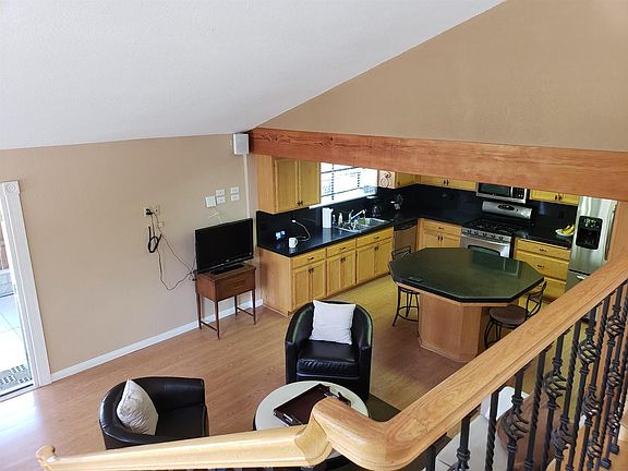 4th image of 1054 Yellowstone Dr