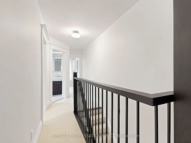 368 Howland Ave — Photo 20
