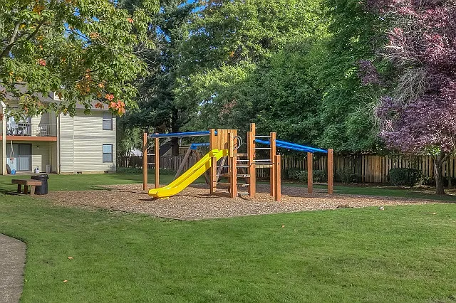 Waverly Gardens Apartments — Photo 16