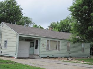 1005 W 6th St, Holton, KS 66436