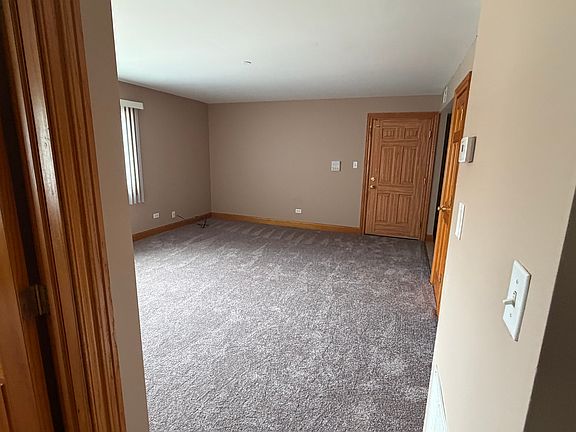 3rd image of 10434 S Natoma Ave #6
