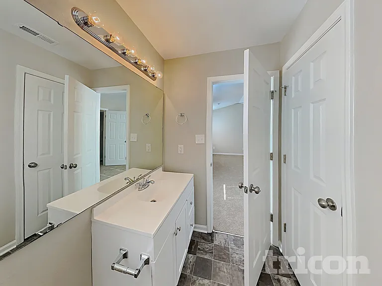 4504 Valendra Dr — Photo 9