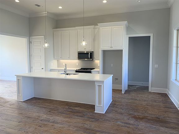 3rd image of 437 Araglen Dr