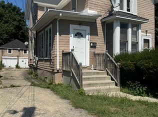 314 Ann St, Elgin, IL 60120