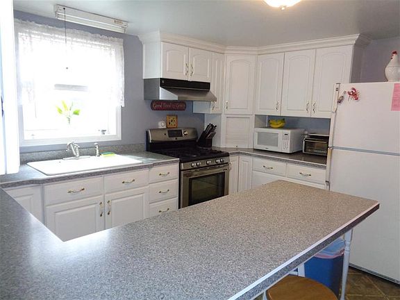 2nd image of 61 Boulevard St
