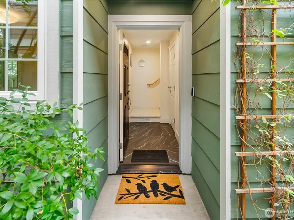 128 B 25th Avenue E, Seattle, WA 98112