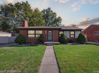 9390 Colorado St, Livonia, MI 48150