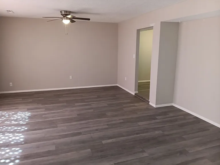 4001 Wellesley Dr NE — Photo 5
