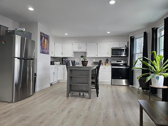 3rd image of 3820 Delmar Ave
