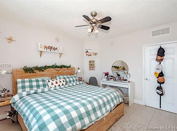 4th image of 275 NE 18th St APT 701
