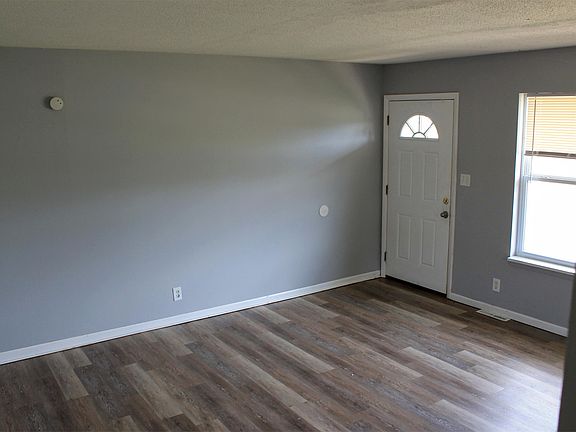 4th image of 713 Demaret Dr #A