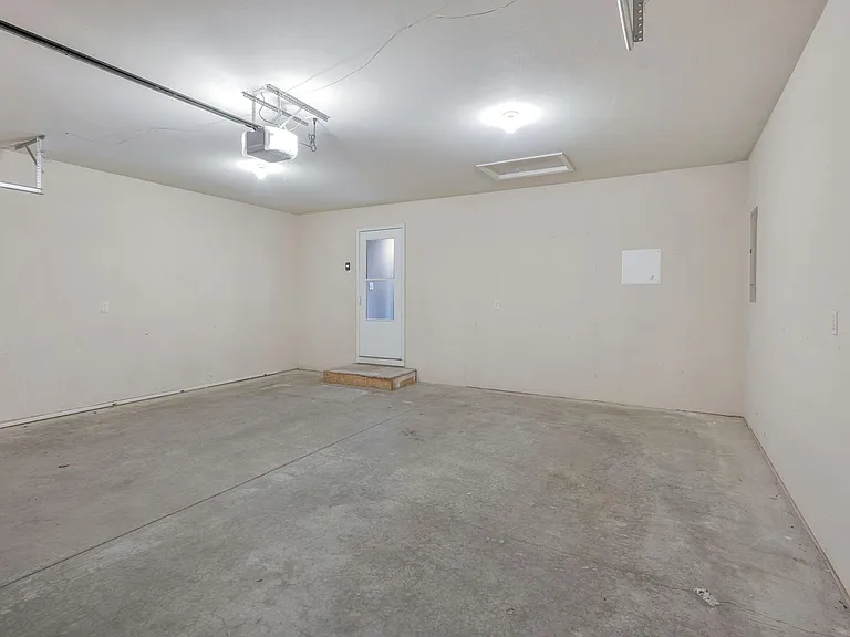 3907 Balmoral Dr — Photo 34