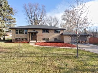 713 Springhill Dr, Roselle, IL