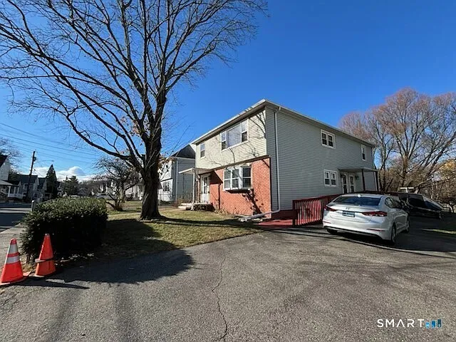 60 Baggott St — Photo 19