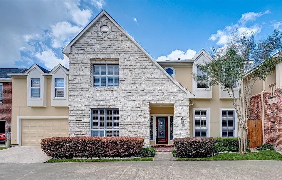 This small gated community is close to everything. One block east of Bunker Hill and only a few blocks north of I-10. The exterior has been freshly painted and the stucco was inspected and sealed.