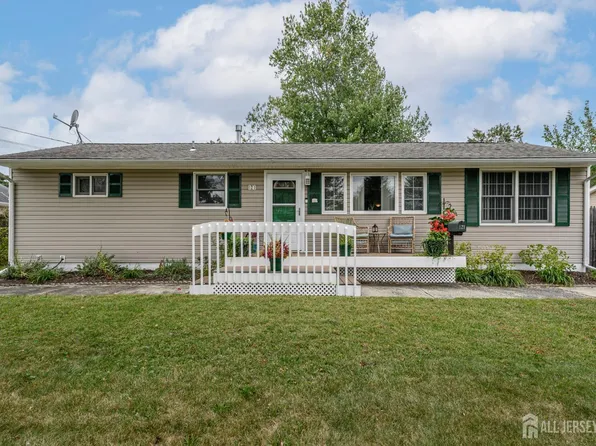 121 Orangewood Dr, Brick, NJ 08723