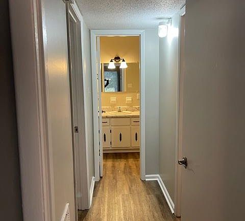 5th image of 1198 McArthur Dr #1
