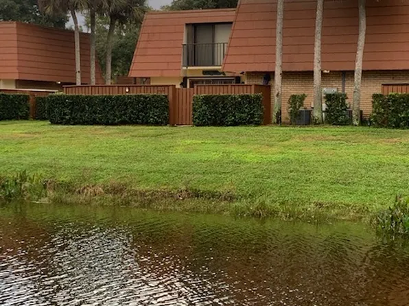 306 Buttonwood Ln, Boynton Beach, FL 33436