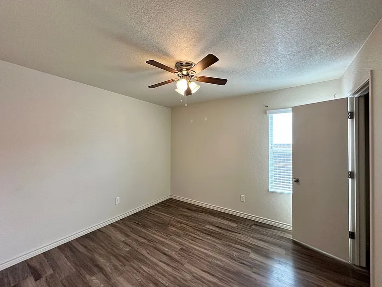 906 Childress Dr — Photo 21