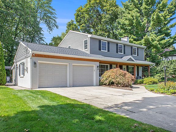 2nd image of 1111 Idema Dr SE