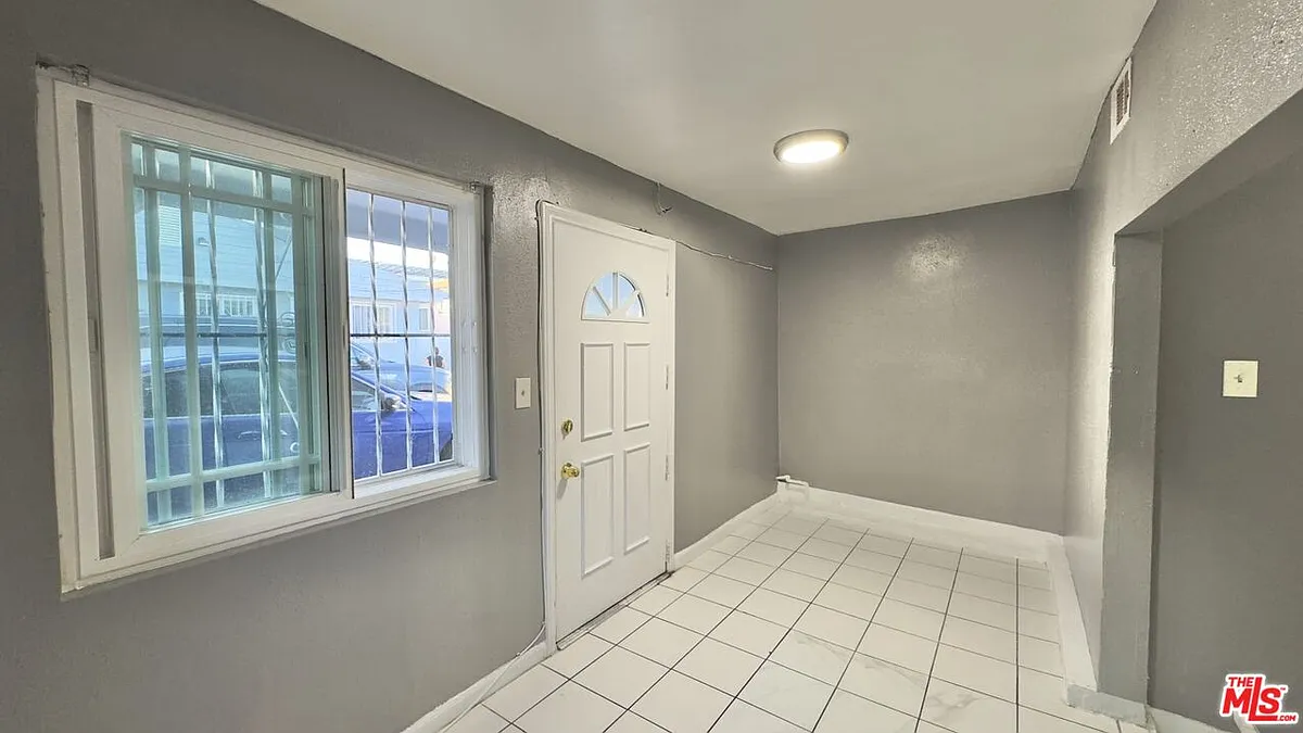 Building Photo - 4052 W 103rd St
