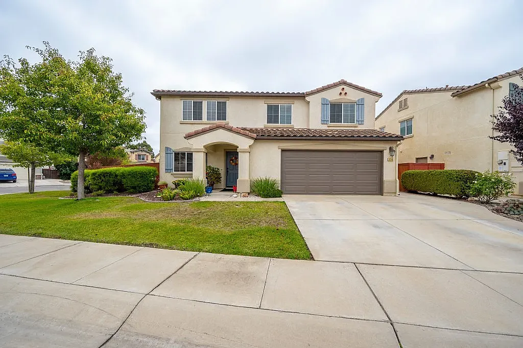 4 bed, 2656 sqft, $3,980 — Photo 2