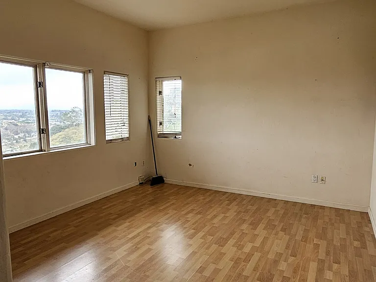 5629 Desert View Dr — Photo 2