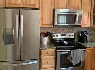 3332 Piney Ridge Ct, Herndon, VA 20171