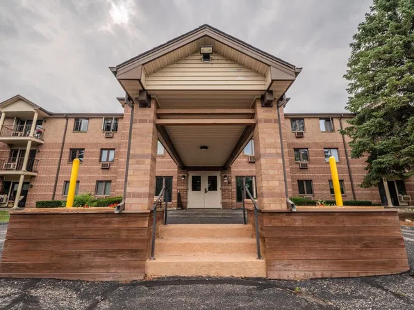 530 N Silverbrook DRIVE #104, West Bend, WI 53090
