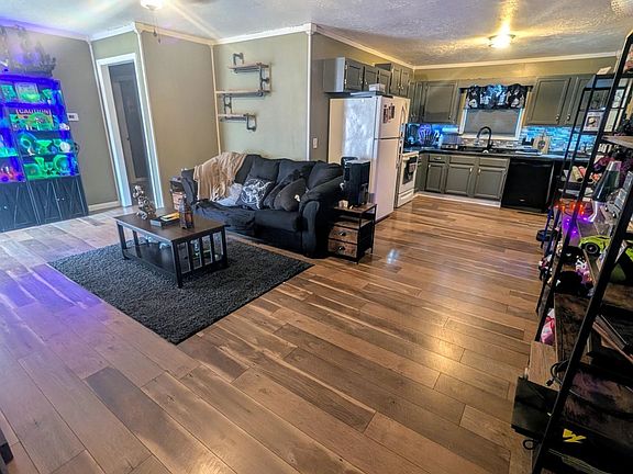 2nd image of 108 Erwin St