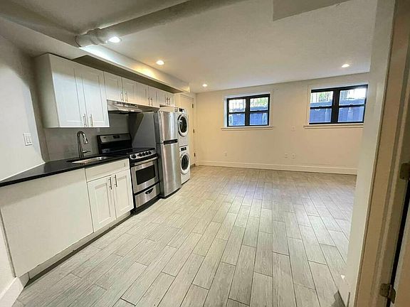 4th image of 230 E 7th St #C