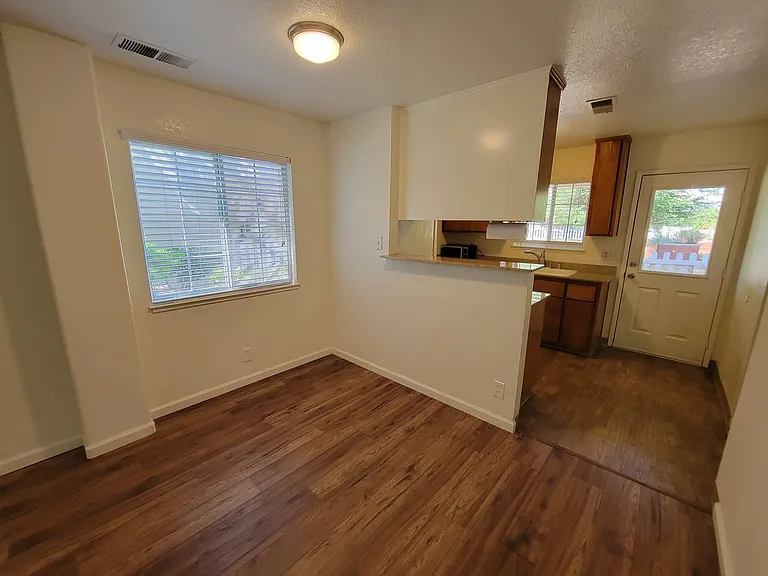 2055 Amanda Way #7 — Photo 5