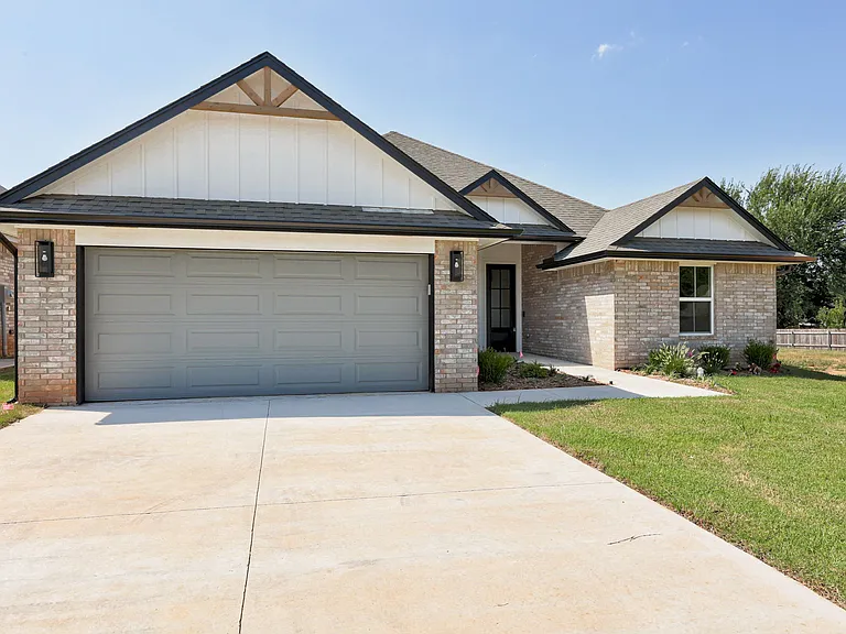 2712 Dunham Dr — Photo 3