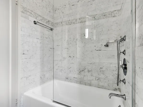 365 West 20th Street image 11 of 16