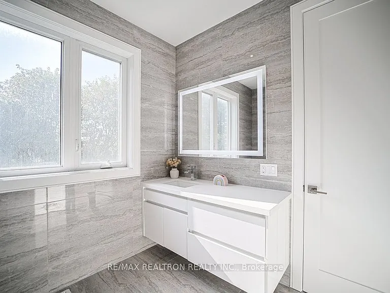 263 East Ave — Photo 23
