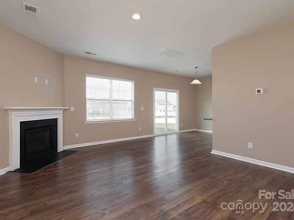 4th image of 159 Cherry Birch St